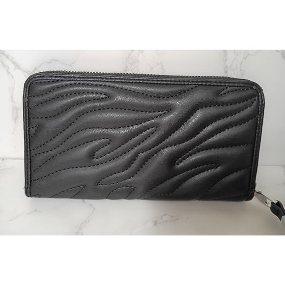 VERSACE JEANS COUTURE Black Logo Patch Quilted Wallet - NEW - Picture 2 of 7